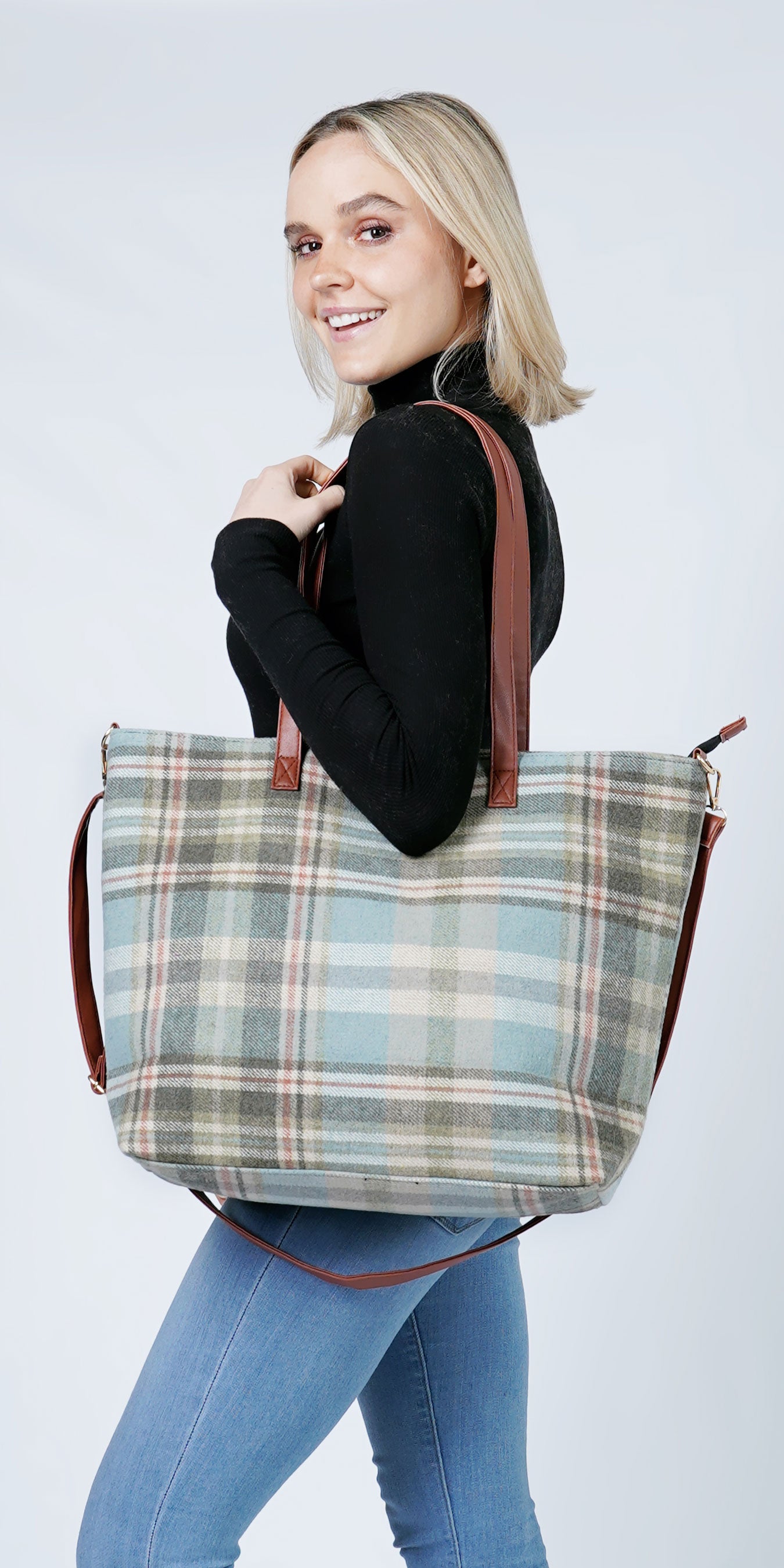 PLAID WEEKEND TOTE BAG + POUCH