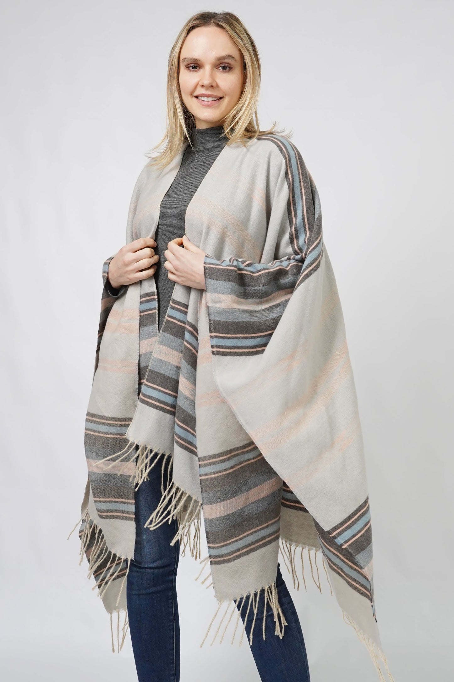 AZTEC PATTERN CAPE W/FRINGE