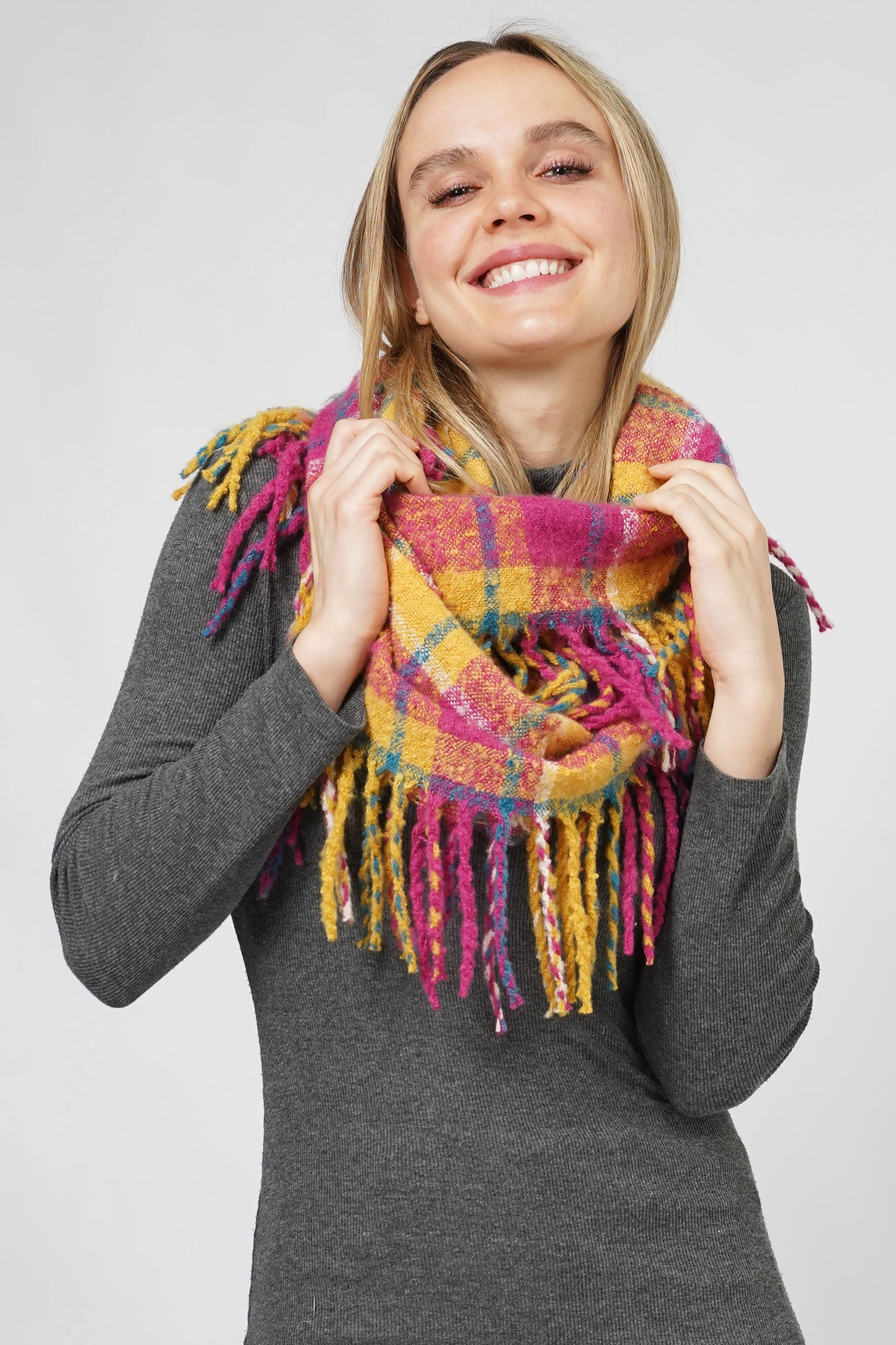 PLAID INFINITY SCARF W/FRINGE