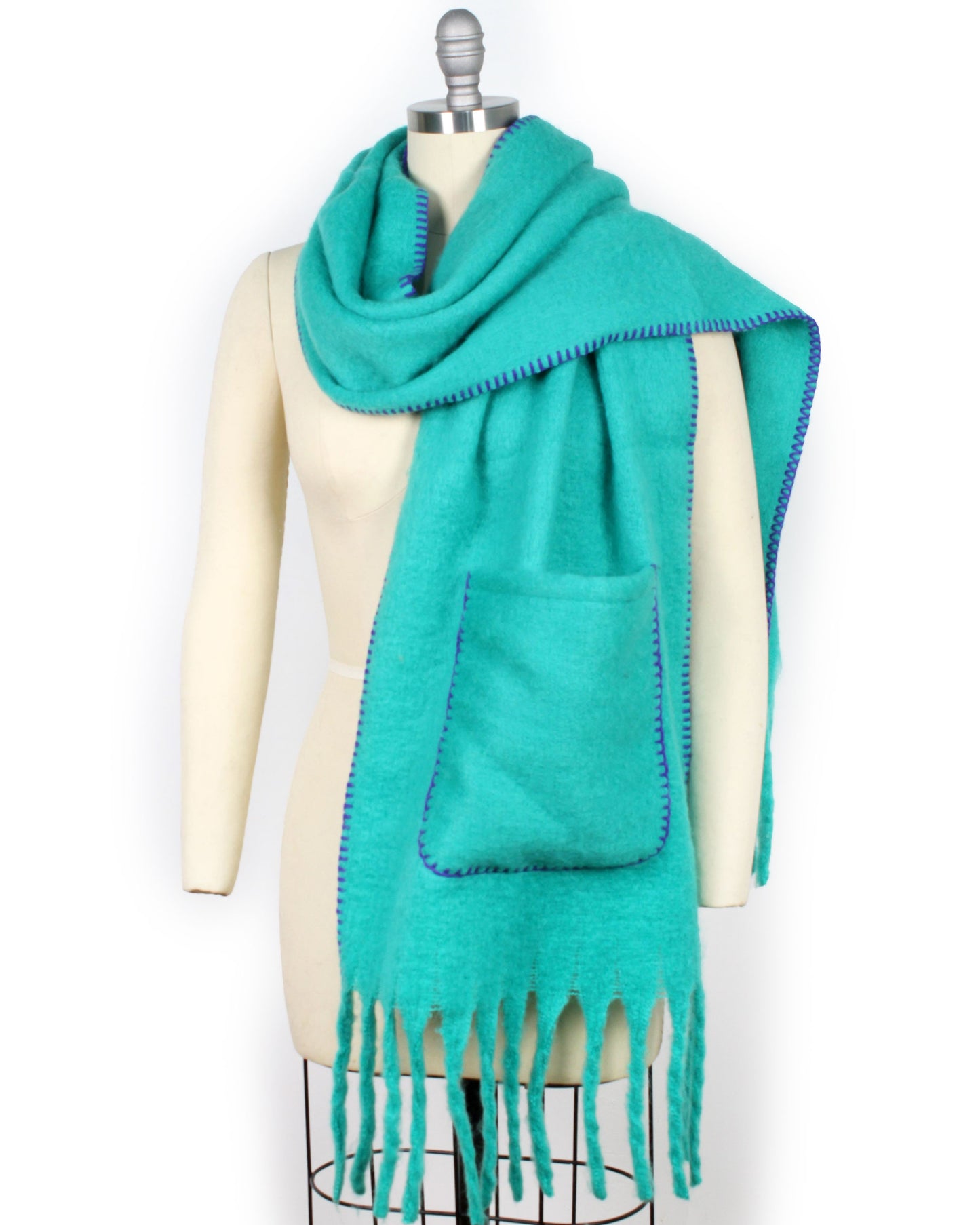 EDGE STITCH POCKET SHAWL W/TASSEL